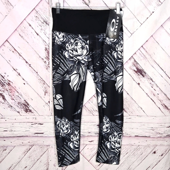 Oakley Icon Capri Cropped Legging - Picture 1 of 3